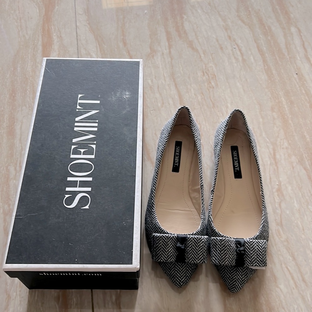 Brand new ShoeMint Hillary Herringbone flats with bow detail